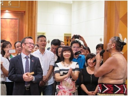 Đại sứ New Zealand tại Việt Nam Hiker Mainning đã bày tỏ sự vui mừng khi được giới thiệu về đất nước New Zealand